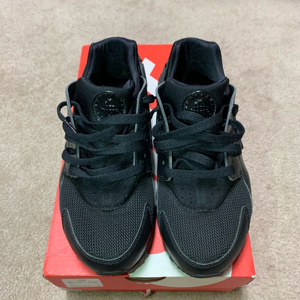 Black nike huraches